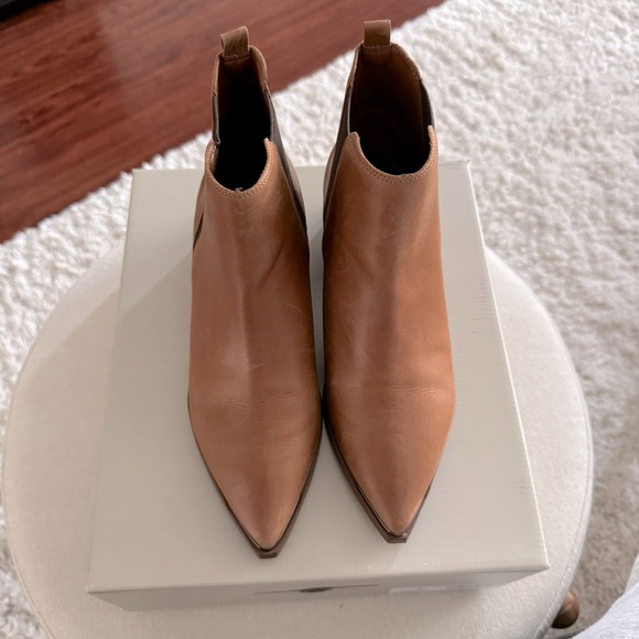 Marc Fisher | Yale Chelsea Boot - Picture 1 of 5